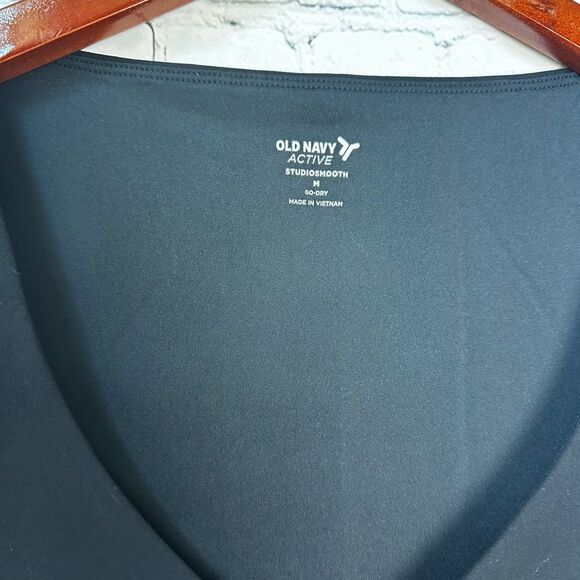Old Navy Active Charcoal Top Medium - Picture 3 of 6